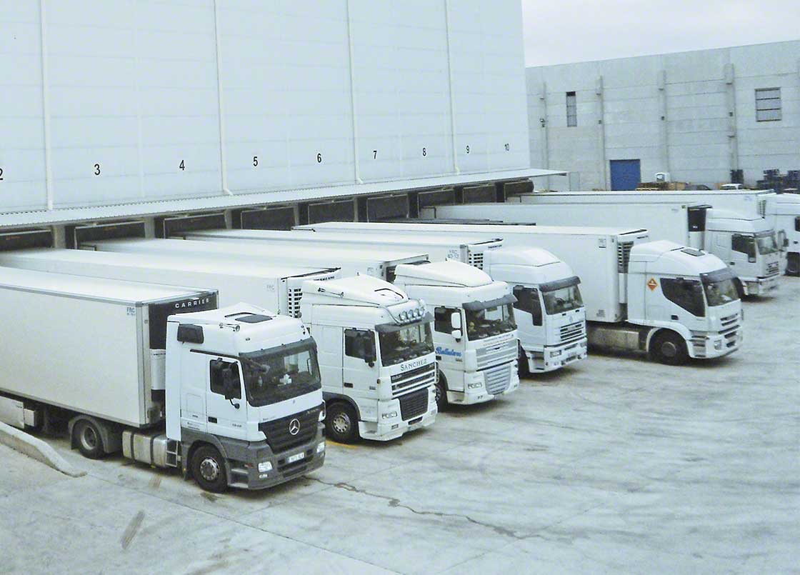 As plataformas de logística multinível possuem cais de carga independentes para cada andar