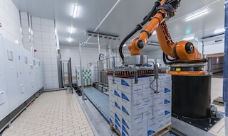 Os robôs de armazém proporcionam velocidade e eficiência às tarefas de armazenagem e preparação de pedidos