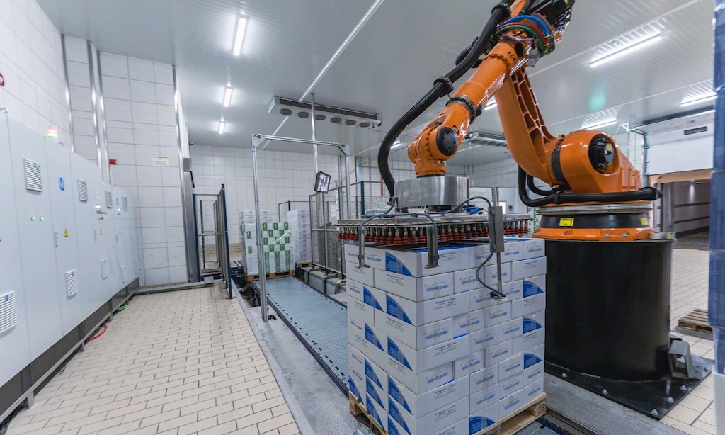 Robôs de armazém: tecnologia que automatiza a logística
