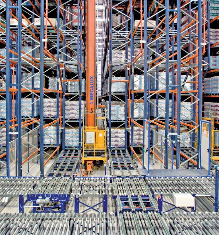 Armazém de produtos de grande consumo.