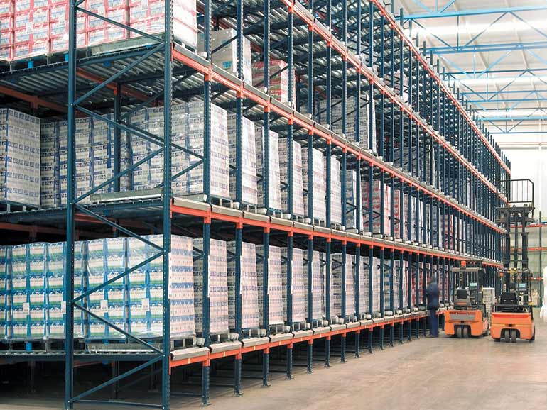 Armazém para empresa que se dedica ao setor da alimentação.
