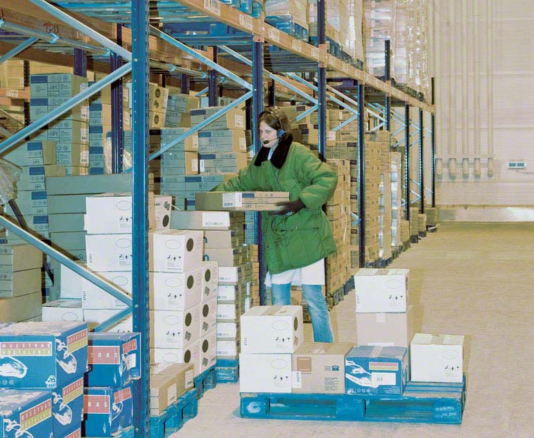 Armazém para picking sobre paletes ao nível do solo