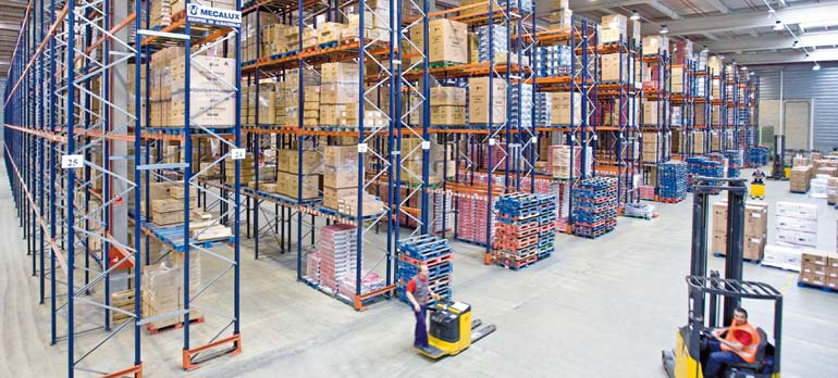 Armazém para uma empresa que se dedica à eletrónica de consumo