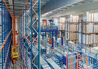 O armazém robotizado na era da logística 4.0 O armazém robotizado na era da logística 4.0
