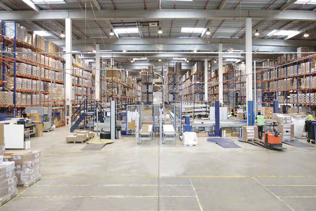 Exemplo de armazém semiautomático: Arvato France Exemplo de armazém semiautomático: Arvato France