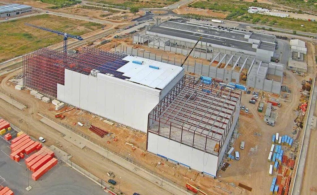 A segurança do trabalho no armazém é passa pela construção de instalações com estantes autoportantes integradas, preparadas para resistirem em casos de terremoto ou contra fortes rajadas de vento. A segurança do trabalho no armazém é passa pela construção de instalações com estantes autoportantes integradas, preparadas para resistirem em casos de terremoto ou contra fortes rajadas de vento.