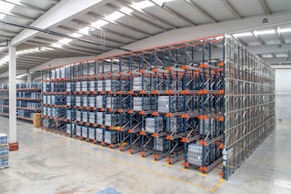 A maioria dos sistemas de armazenagem compactos opera com critérios FIFO