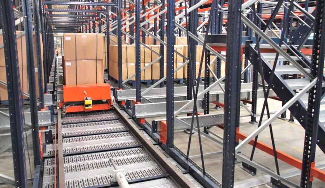 Sistema de Pallet Shuttle automático, exemplo da aplicação da inteligência artificial em logística