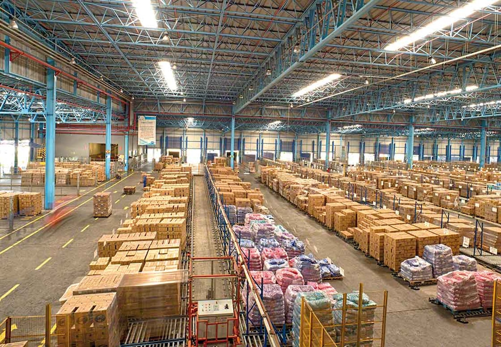 O grupagem de mercadorias é uma estratégia destinada a otimizar o espaço de armazenagem O grupagem de mercadorias é uma estratégia destinada a otimizar o espaço de armazenagem