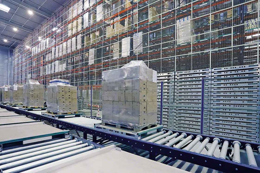 O transporte de cargas no armazém é um dos processos importantes para o ‘benchmarking’ logístico