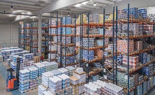 A limpeza é essencial para o bom funcionamento e organização do armazém A limpeza é essencial para o bom funcionamento e organização do armazém