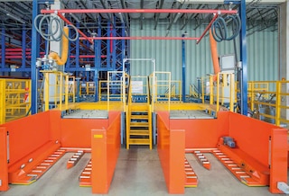 A área de picking pode ser equipada com braços mecanizados para automatizar a montagem de paletes A área de picking pode ser equipada com braços mecanizados para automatizar a montagem de paletes