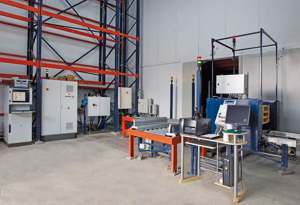 O WMS controla os movimentos de stock armazenando um histórico muito útil para fazer as previsões de procura, minimizando assim o efeito chicote O WMS controla os movimentos de stock armazenando um histórico muito útil para fazer as previsões de procura, minimizando assim o efeito chicote