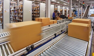 As empresas usam tecnologia para gerenciar e minimizar o número de pedidos em atraso As empresas usam tecnologia para gerenciar e minimizar o número de pedidos em atraso