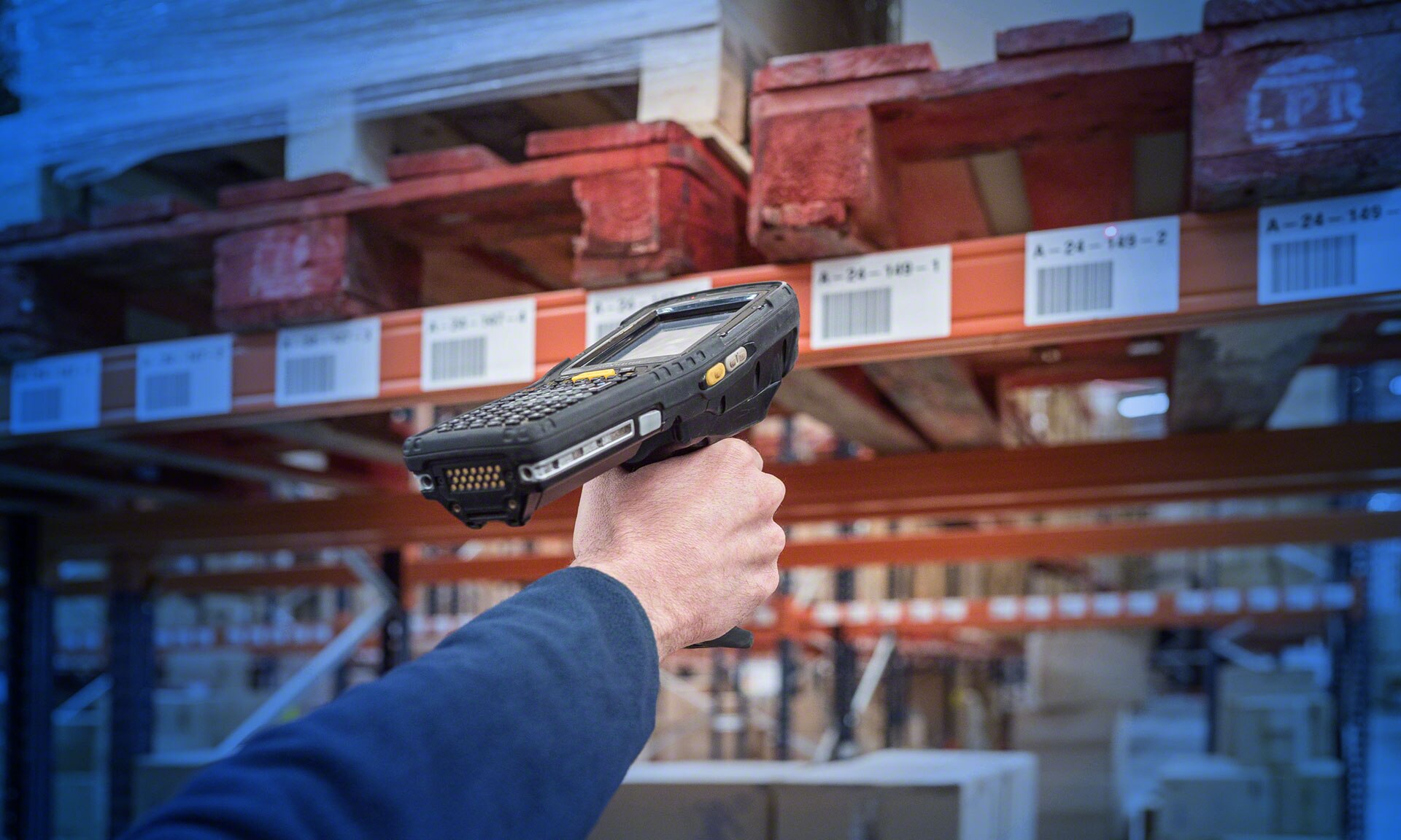 Três exemplos de inventário num armazém Três exemplos de inventário num armazém