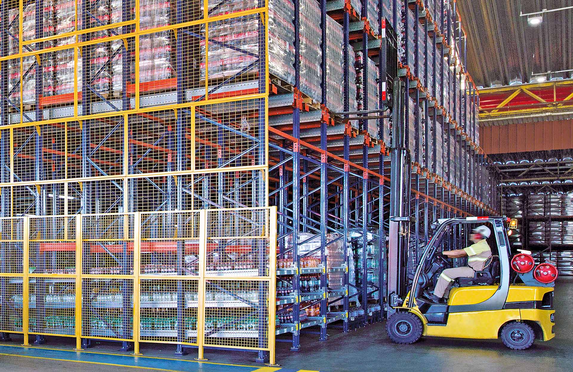 Os níveis inferiores do sistema Pallet Shuttle podem ser reservados para picking dinâmico