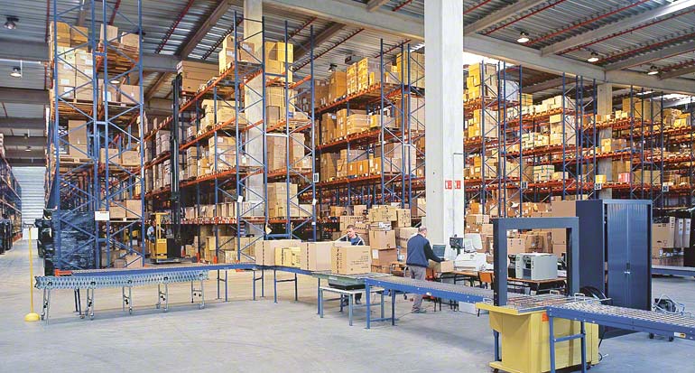Consolidação de encomendas em zona de expedição