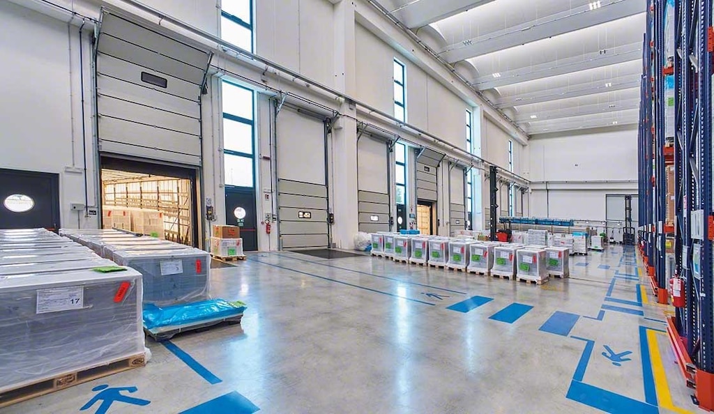 Área de recebimento da mercadoria num armazém