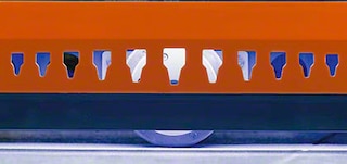 As seis rodas dos robôs móveis autónomos proporcionam estabilidade aos seus movimentos