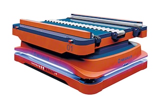 O AMR 1500 com transportador foi desenvolvido para o transporte interno de paletes