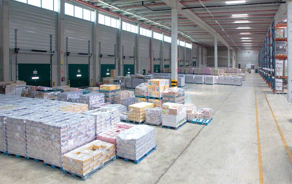 A carga paletizada permite pré-cargas em áreas de acumulação ou buffers temporários