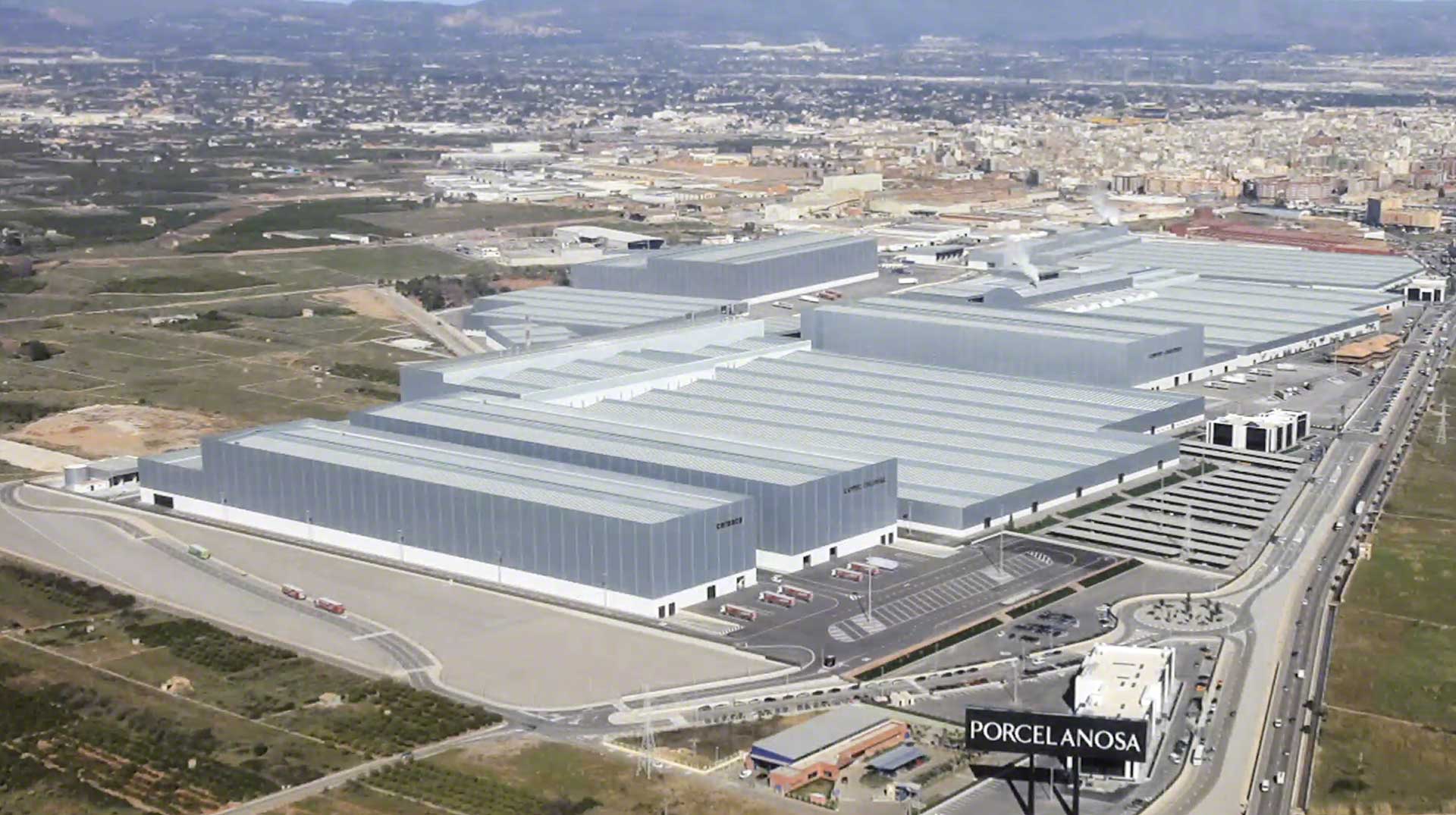 O centro logístico da Porcelanosa em Vila-real (Espanha) está em uma localização ideal para distribuir os seus produtos rapidamente em toda a Espanha O centro logístico da Porcelanosa em Vila-real (Espanha) está em uma localização ideal para distribuir os seus produtos rapidamente em toda a Espanha