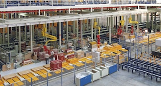A Internet Industrial das Coisas recolhe informações de sensores em máquinas de fábricas e armazéns