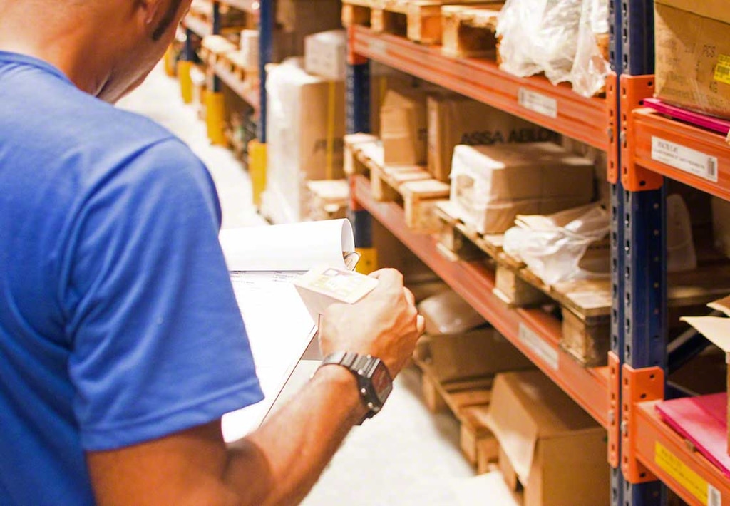 A vantagem oferecida pelo inventário cíclico em relação a um anual ou semestral consiste em reduzir o risco de ruturas de stock