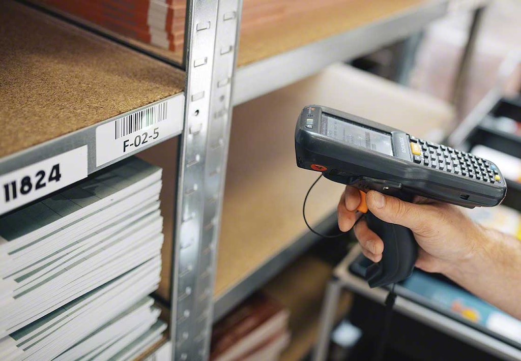 O código de barras é o sistema de codificação mais difundido em logística devido à sua facilidade de identificação correta dos produtos