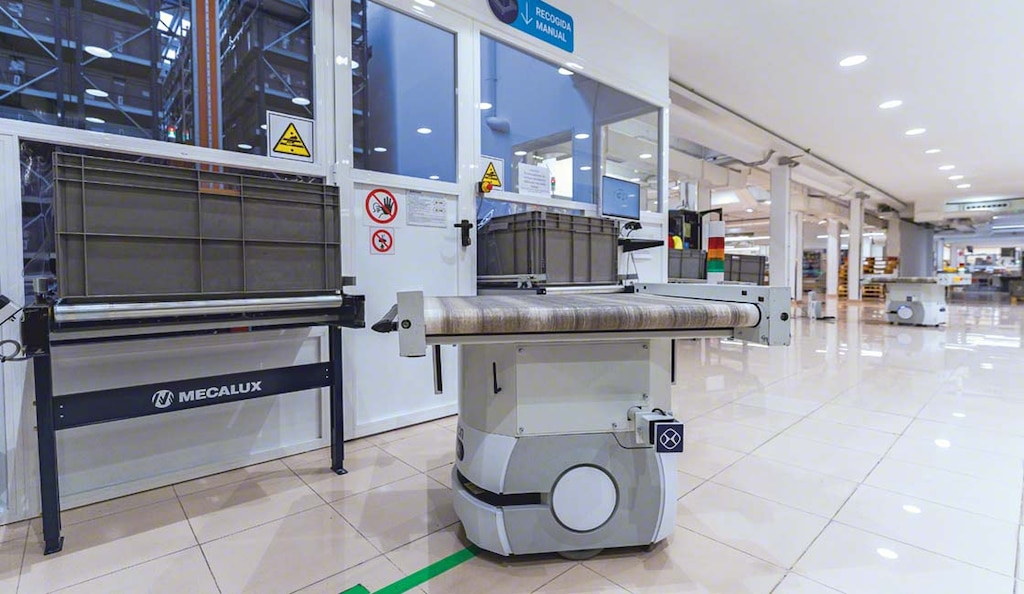 A Normagrup utiliza robôs de armazém para interligar a área de armazenagem às linhas de produção