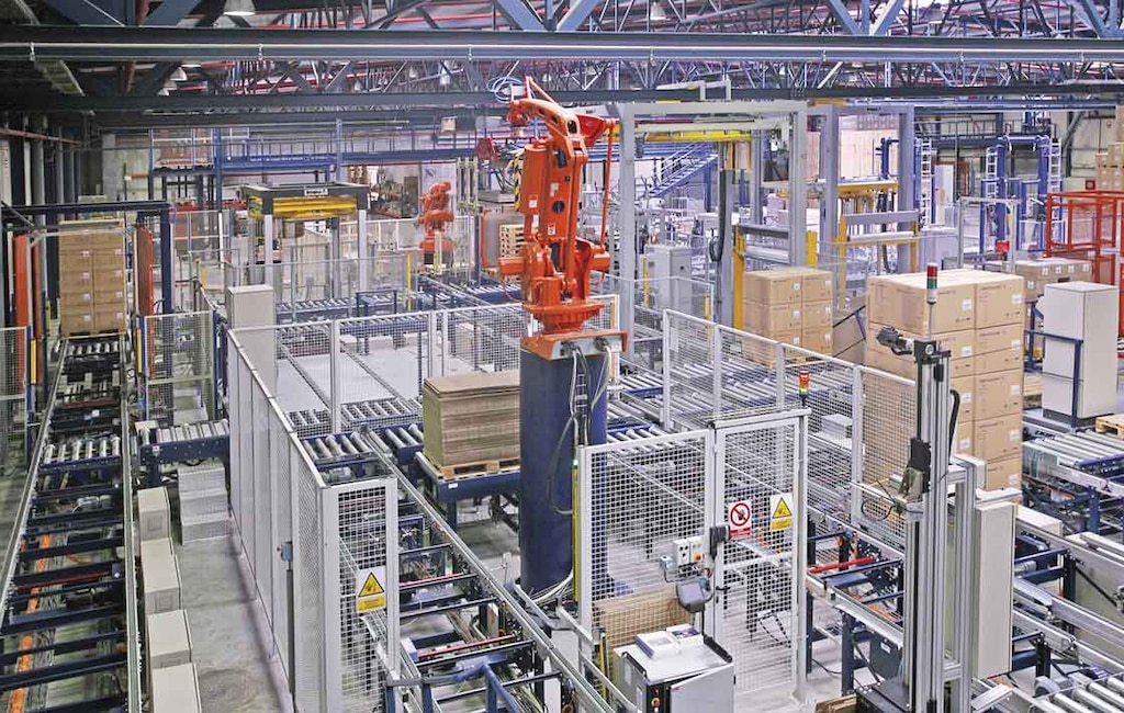 A robotização, tanto de gestão quanto de operações, é imprescindível em armazéns com um alto desempenho