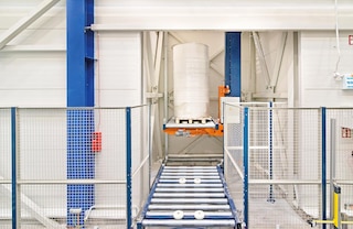 O sistema elevador de paletes permite manipular diferentes tipos de cargas paletizadas