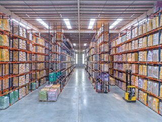 As estantes paletes adaptam-se à altura do armazém