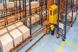 Os serviços de apoio técnico da Mecalux minimizam o tempo de inatividade do armazém