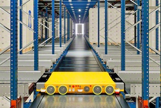 O shuttle 3D retoma a circulação depois de depositar a palete