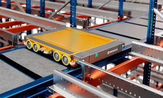 O shuttle 3D entra nos canais de armazenamento com a máxima estabilidade