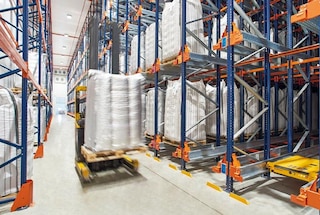 O Pallet Shuttle permite poupar no custo energético das câmaras frias