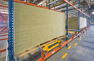 As medidas das estantes do Pallet Shuttle podem ser adaptadas às cargas de grandes dimensões