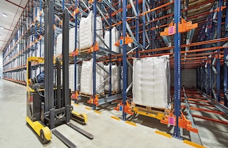 O sistema Pallet Shuttle permite armazenar big bags