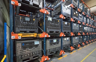O Pallet Shuttle também permite deslocar outras unidades de carga, como contentores de plástico