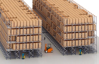 No nível inferior podem ser instaladas estantes de picking dinâmicas