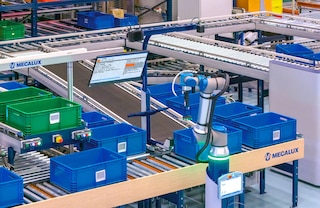O robô de picking da Mecalux automatiza totalmente a preparação de encomendas