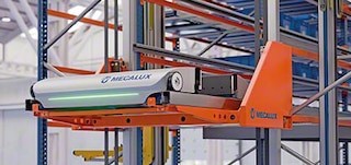 Os elevadores de shuttles movem os carros entre níveis