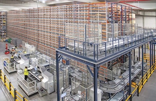 As estantes do Sistema Shuttle oferecem grande capacidade de armazenamento