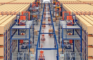 Os monorrails são utilizados para o transporte de paletes de e para diferentes sistemas de armazenamento automático