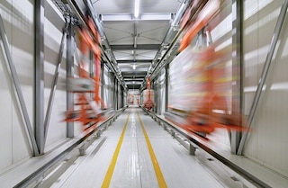 Os transportadores aéreos / terrestres são uma solução de alta velocidade que dinamiza o fluxo de paletes