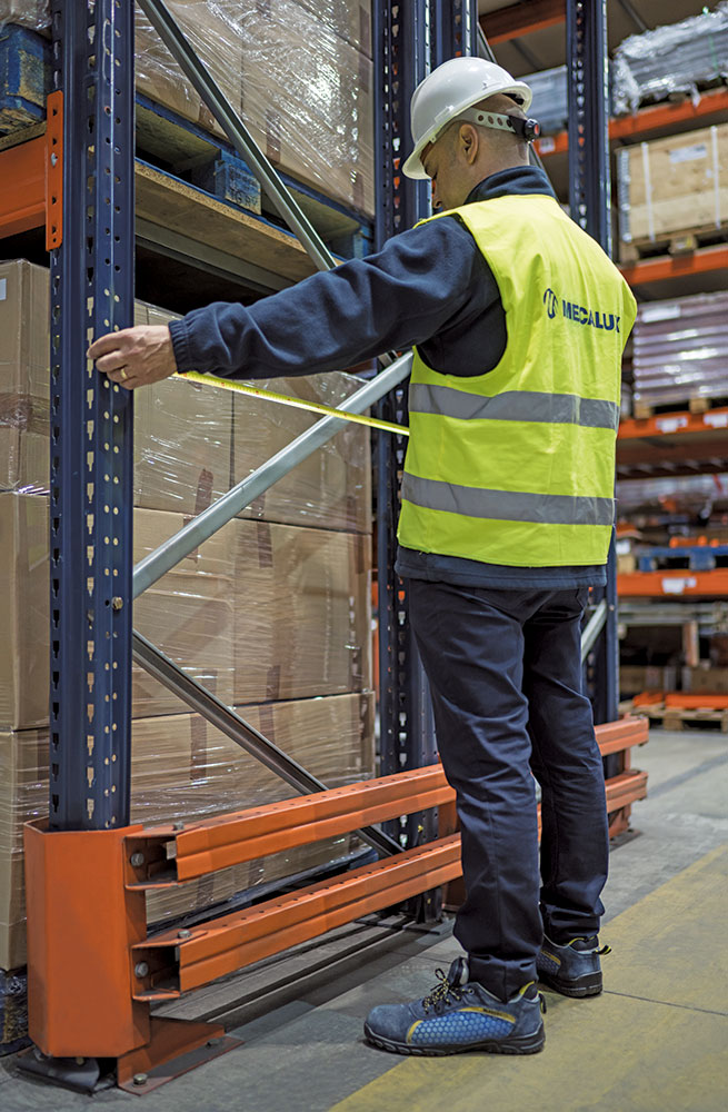 Os nossos técnicos especializados efetuarão uma rigorosa inspeção técnica das estantes