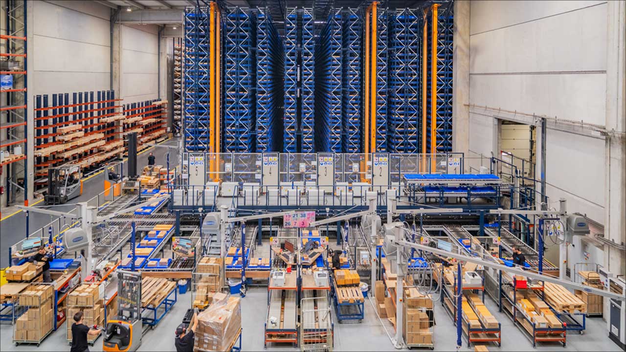 A Hispanox prepara 1.800 linhas de pedidos por dia em três armazéns